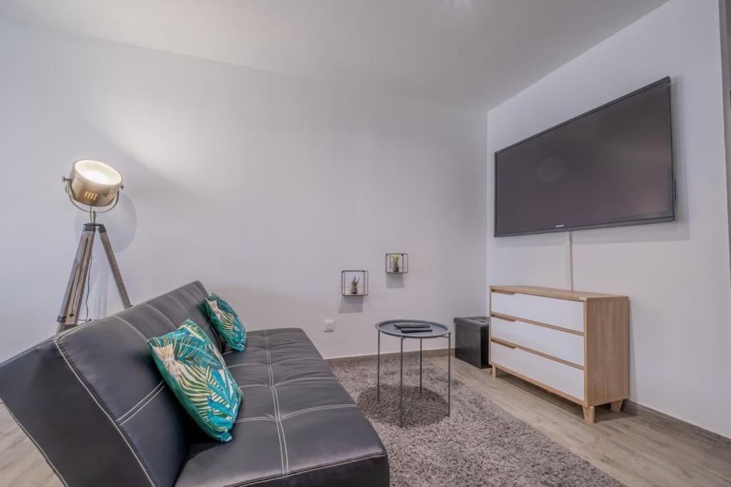 Le Trianon - Parking Prive Apartment Reims Bagian luar foto