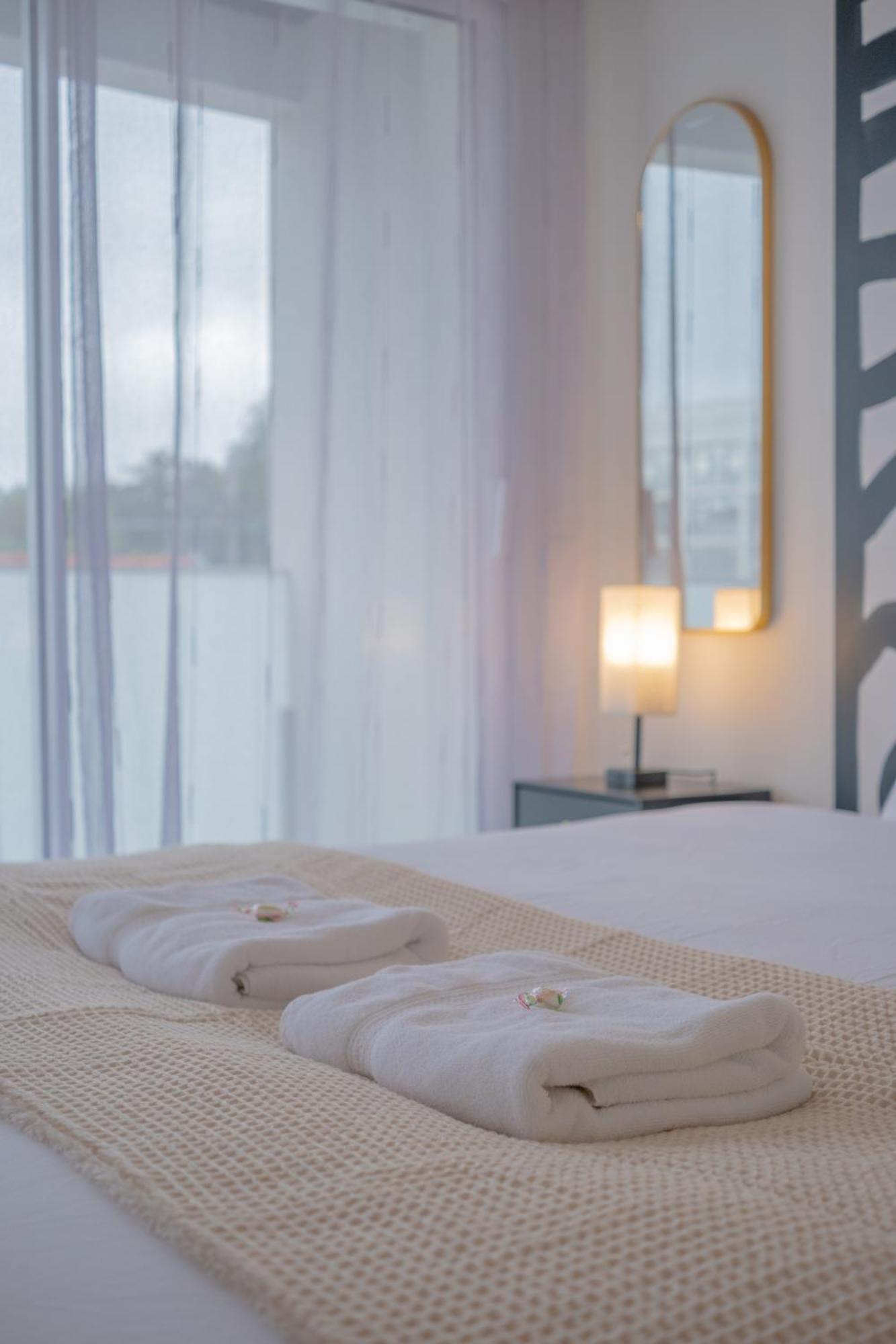 Le Trianon - Parking Prive Apartment Reims Bagian luar foto