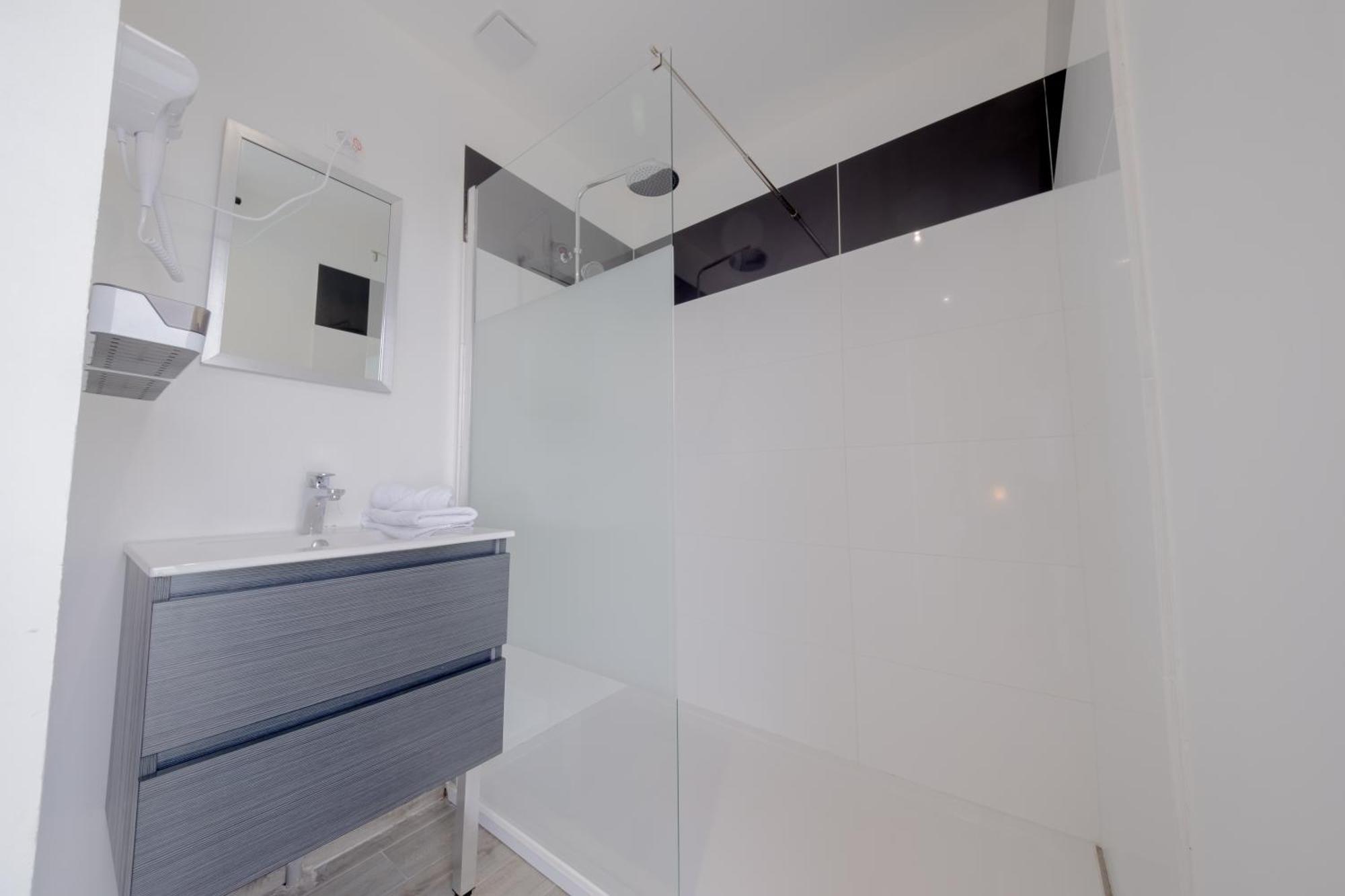 Le Trianon - Parking Prive Apartment Reims Bagian luar foto